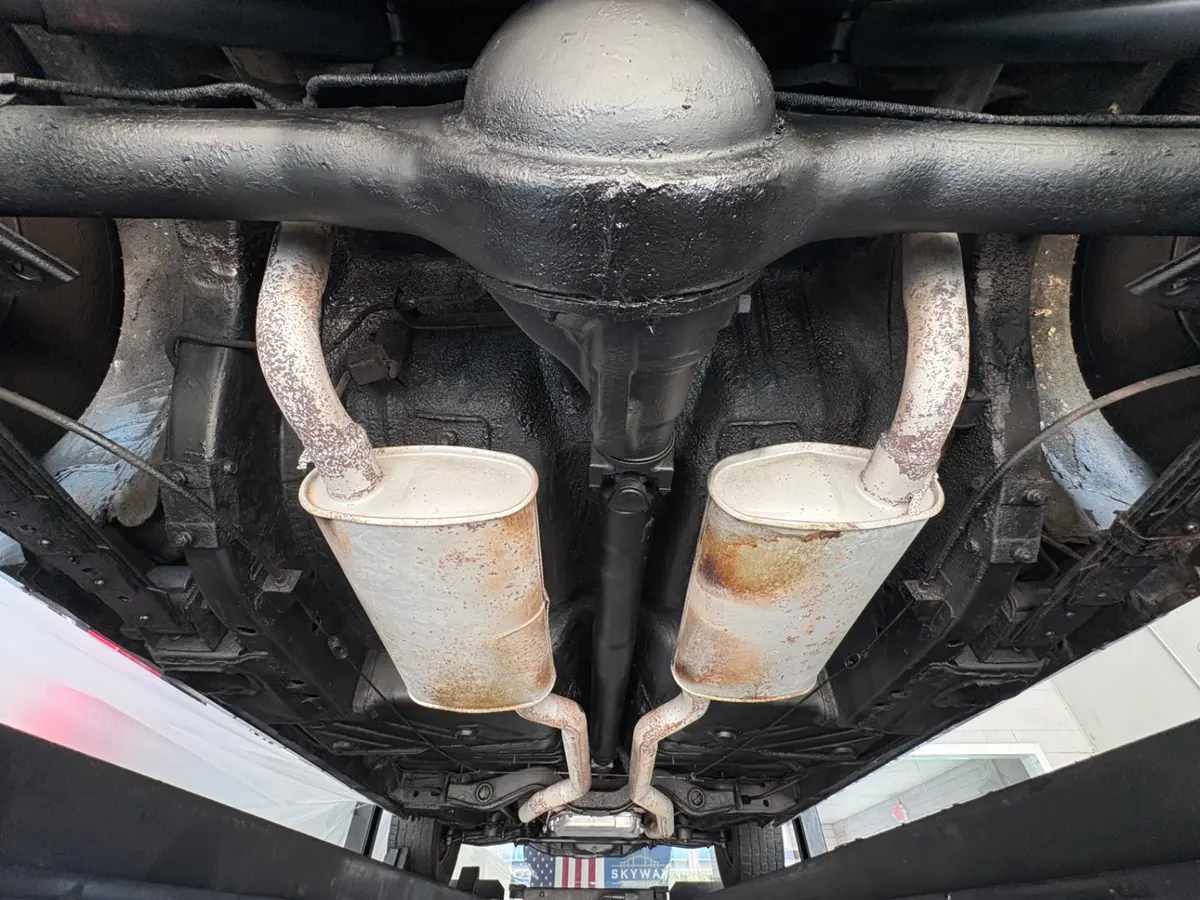 Vehicle photo 43