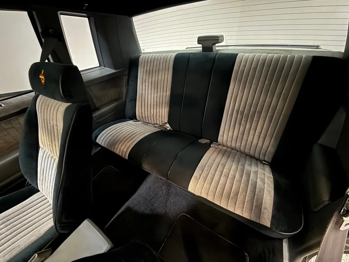 Vehicle photo 24