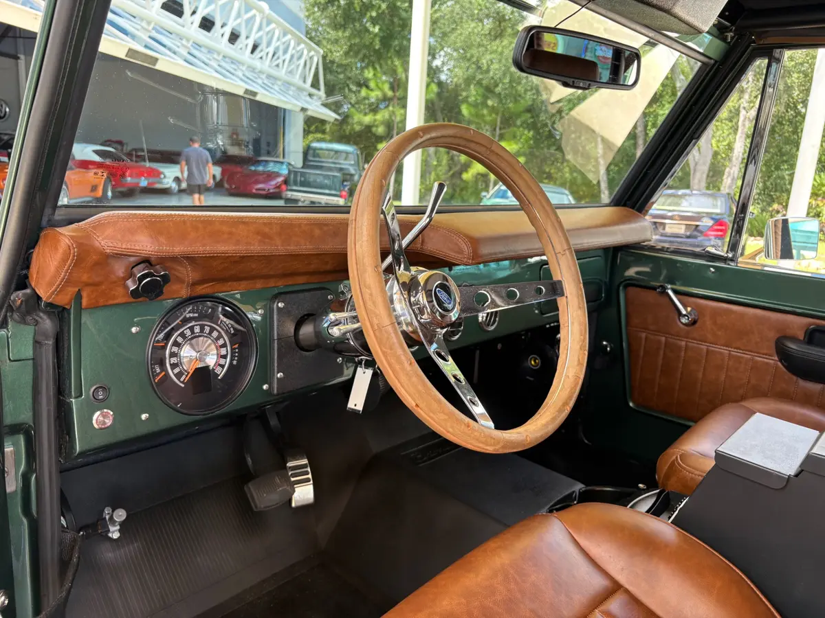 Vehicle photo 48