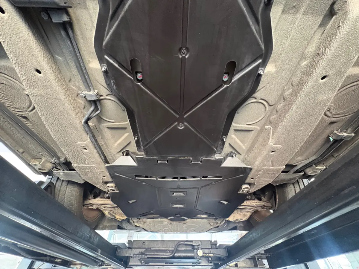 Vehicle photo 46