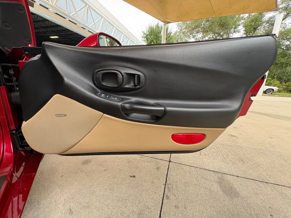 Vehicle photo 37