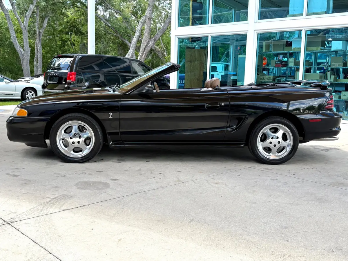Vehicle photo 10