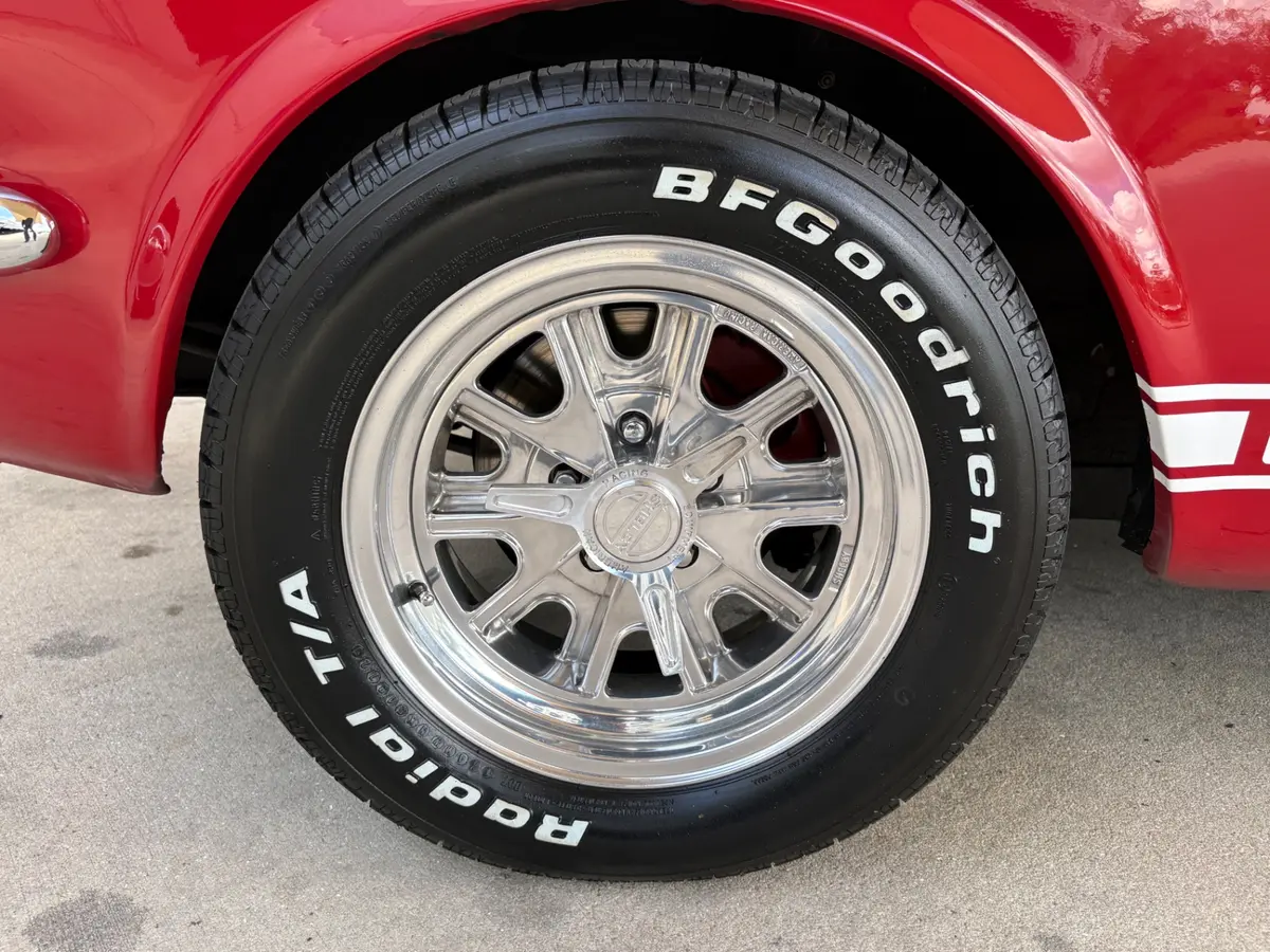 Vehicle photo 21