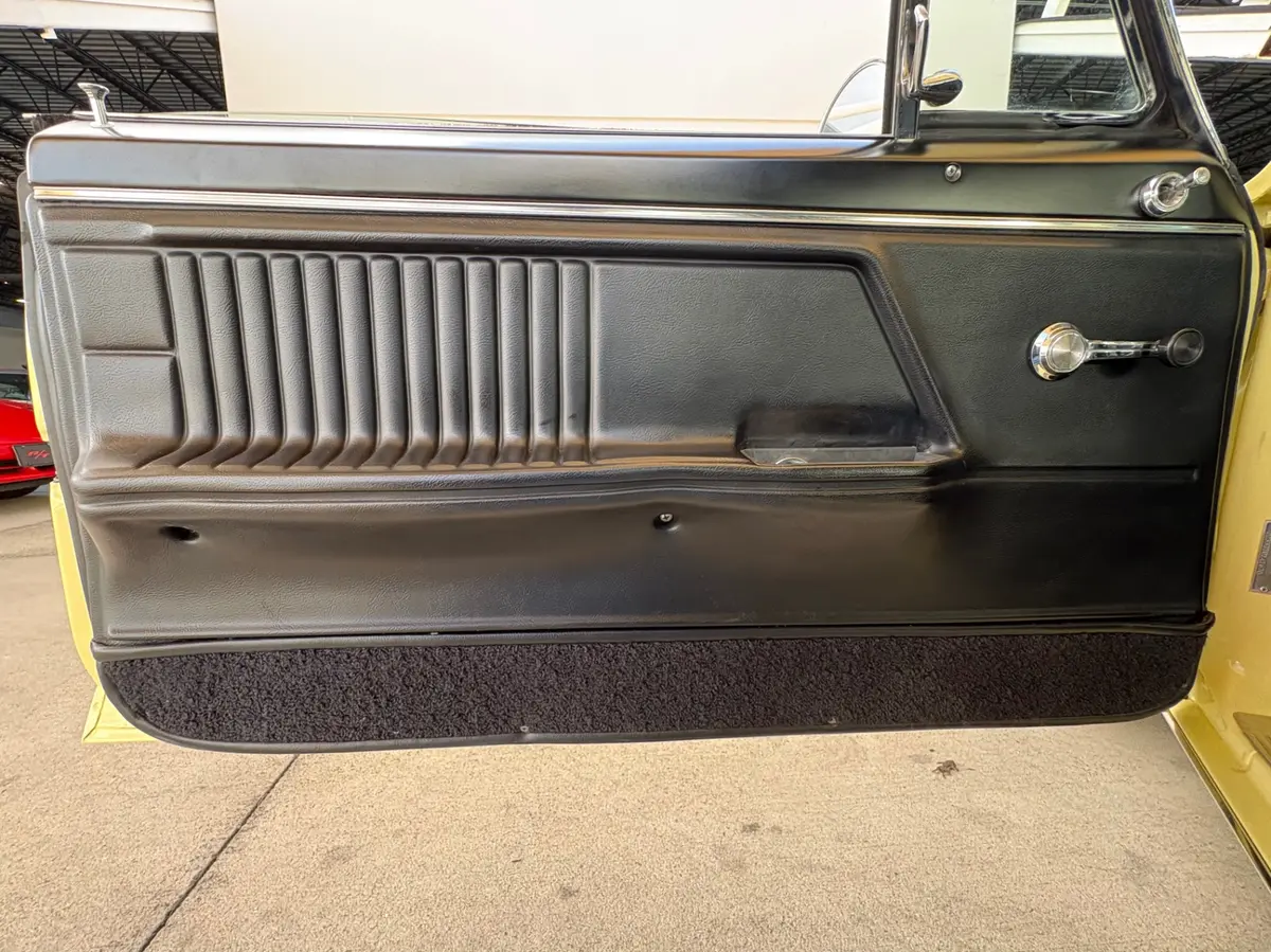 Vehicle photo 31