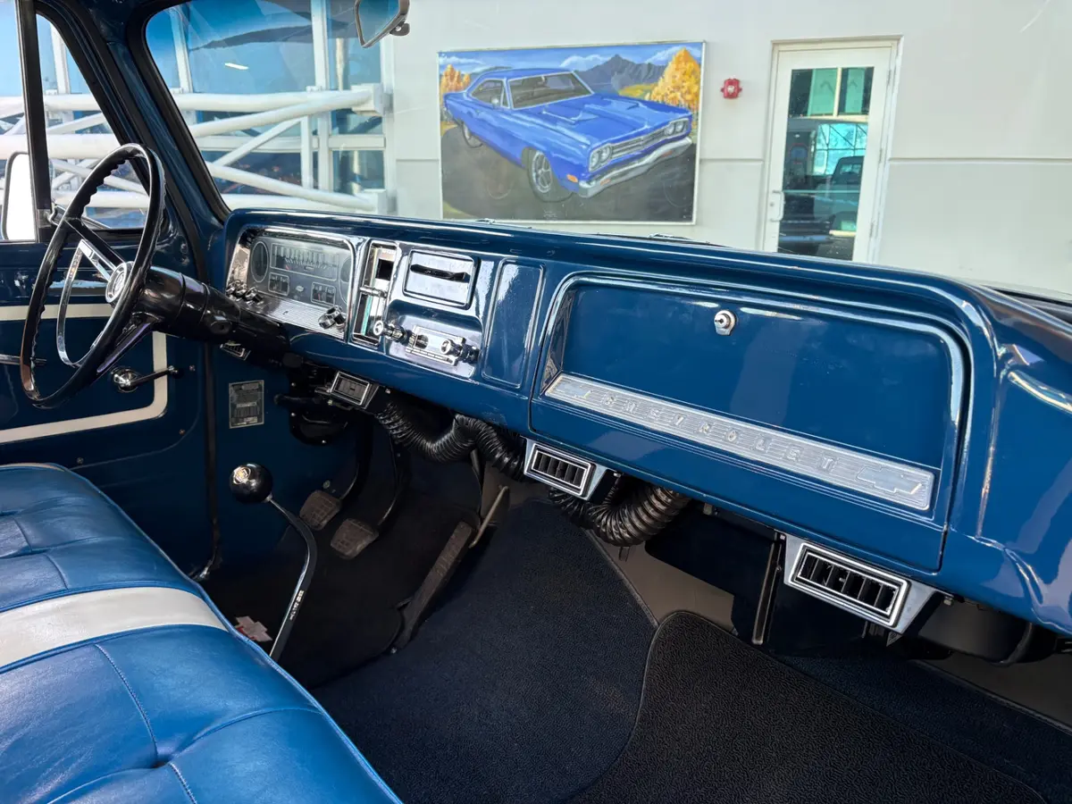 Vehicle photo 37
