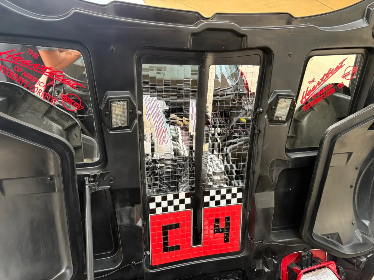 Vehicle photo 26