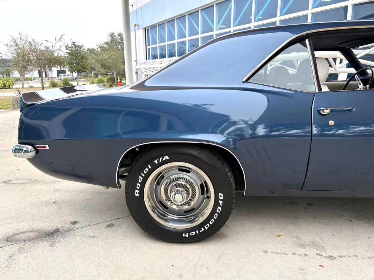 Vehicle photo 22