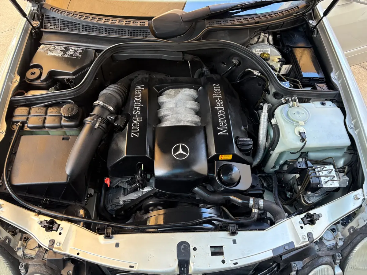 Vehicle photo 32