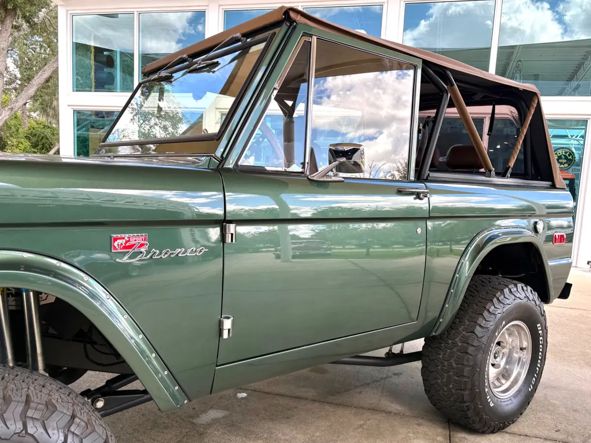 Vehicle photo 20