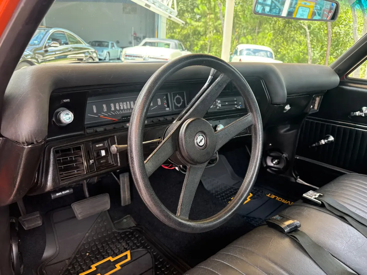 Vehicle photo 32