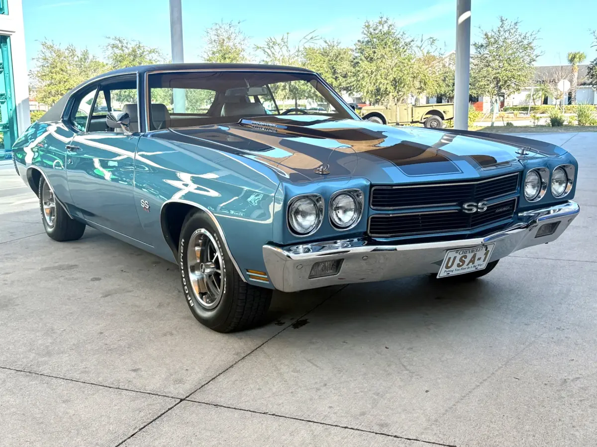 Vehicle photo 4