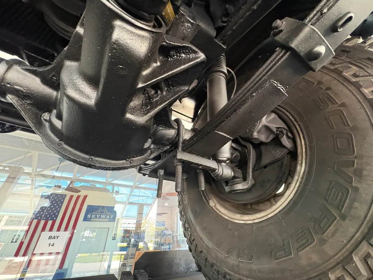 Vehicle photo 46