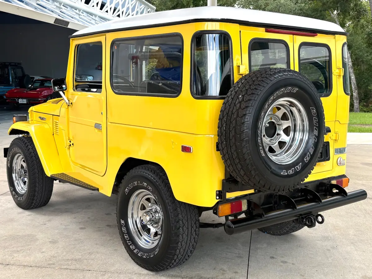 Vehicle photo 9