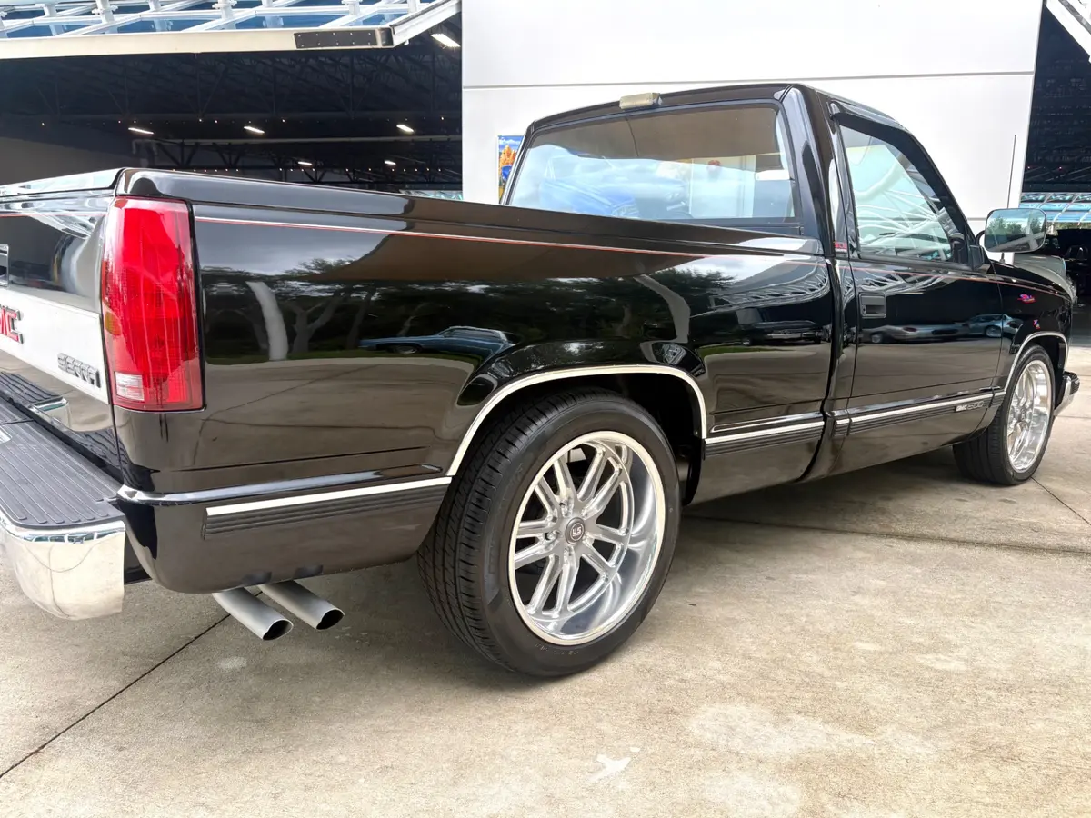 Vehicle photo 16