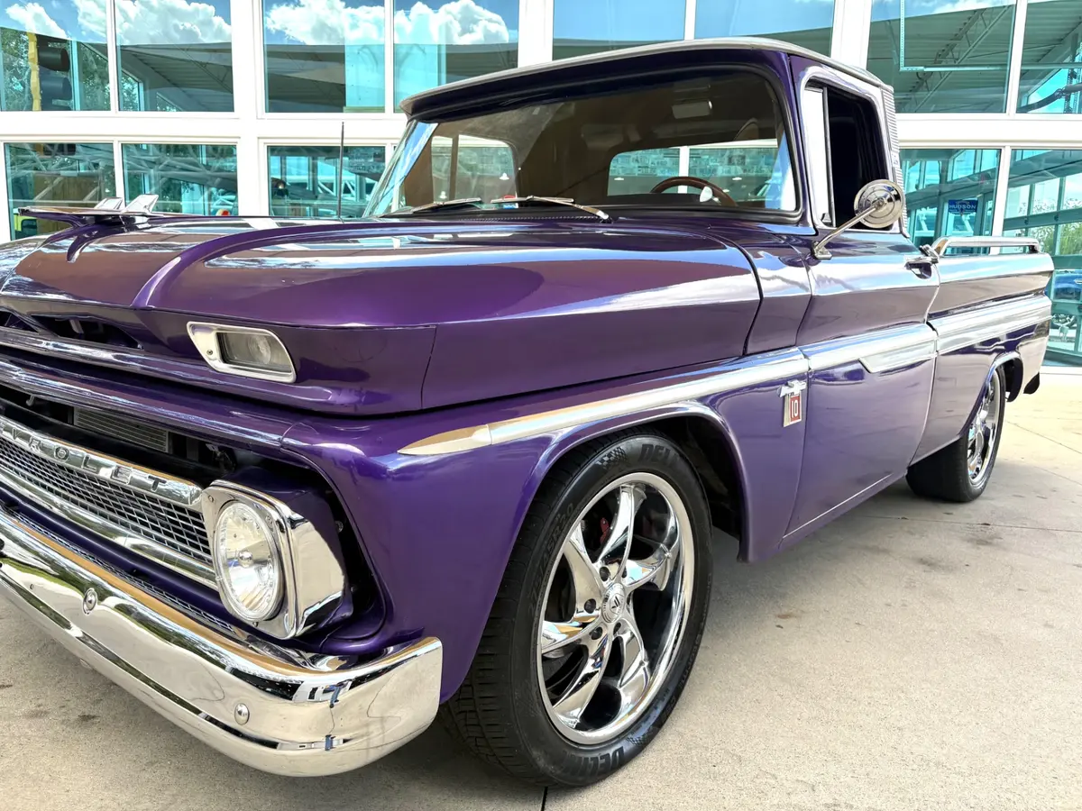 Vehicle photo 12
