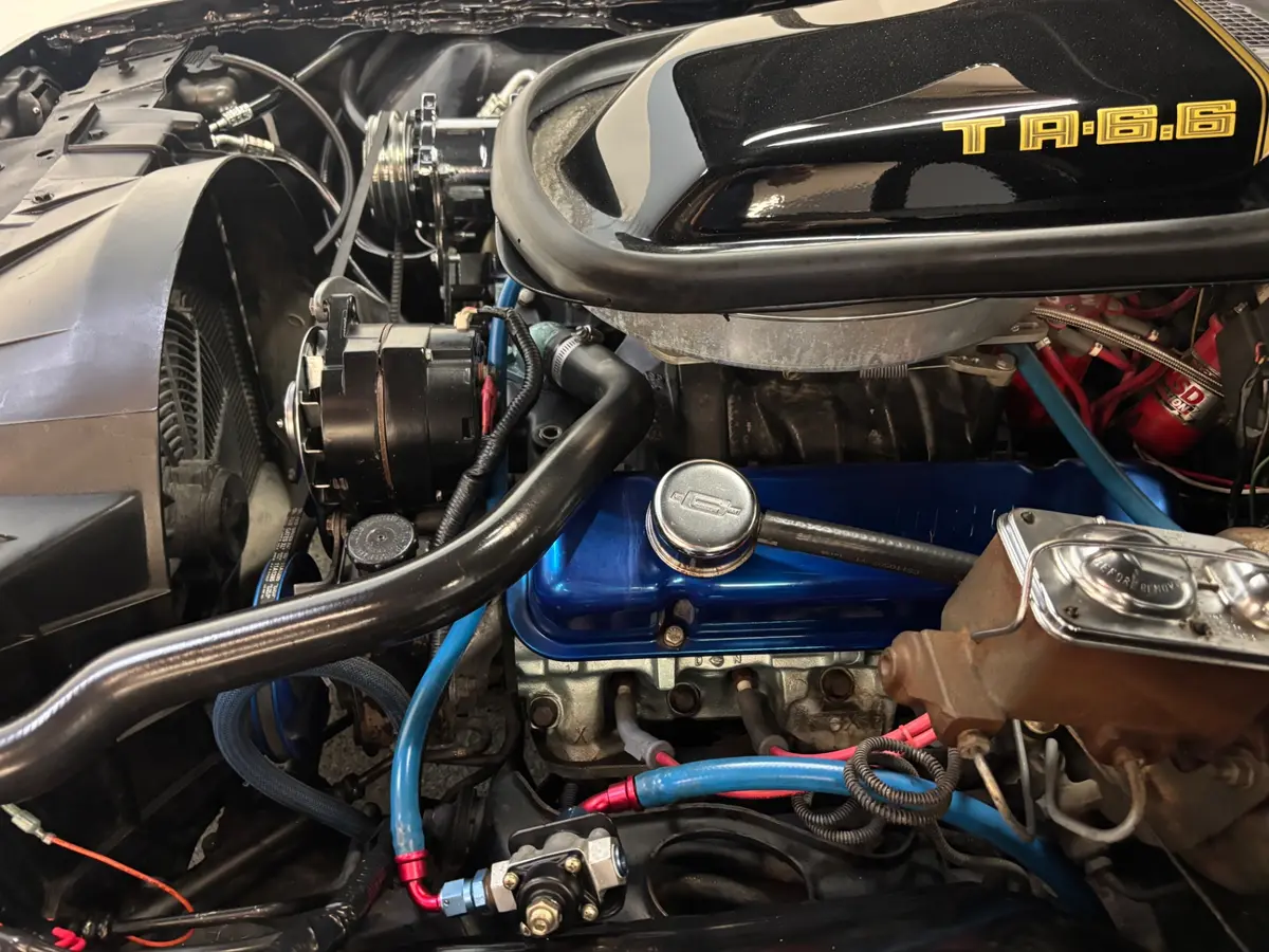 Vehicle photo 17