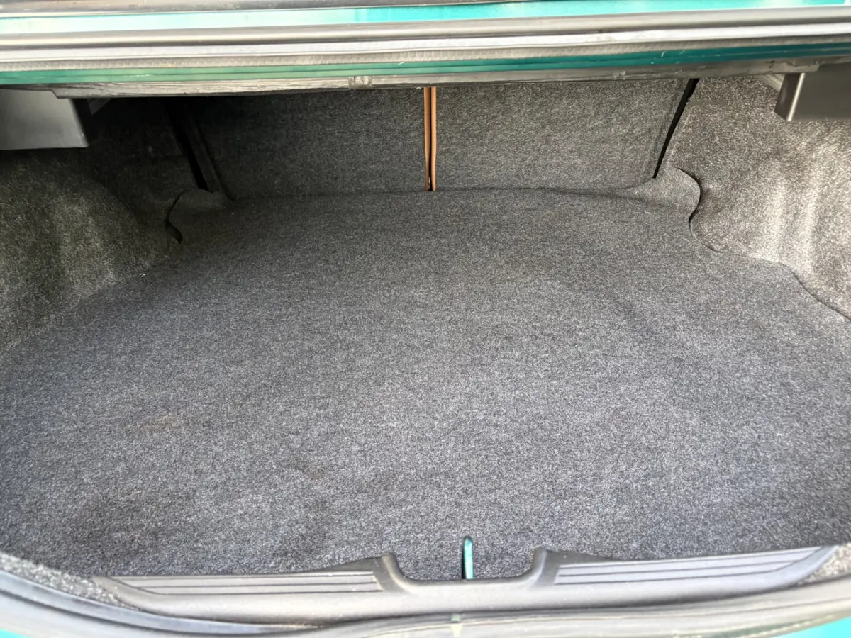 Vehicle photo 9
