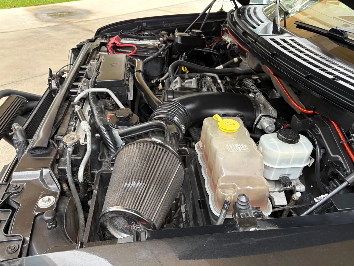 Vehicle photo 30
