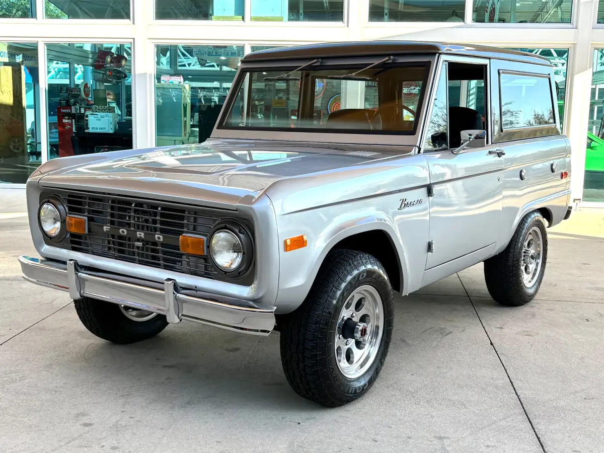 Vehicle photo 11