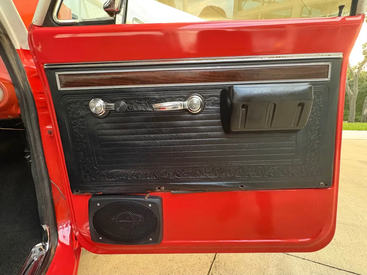 Vehicle photo 38