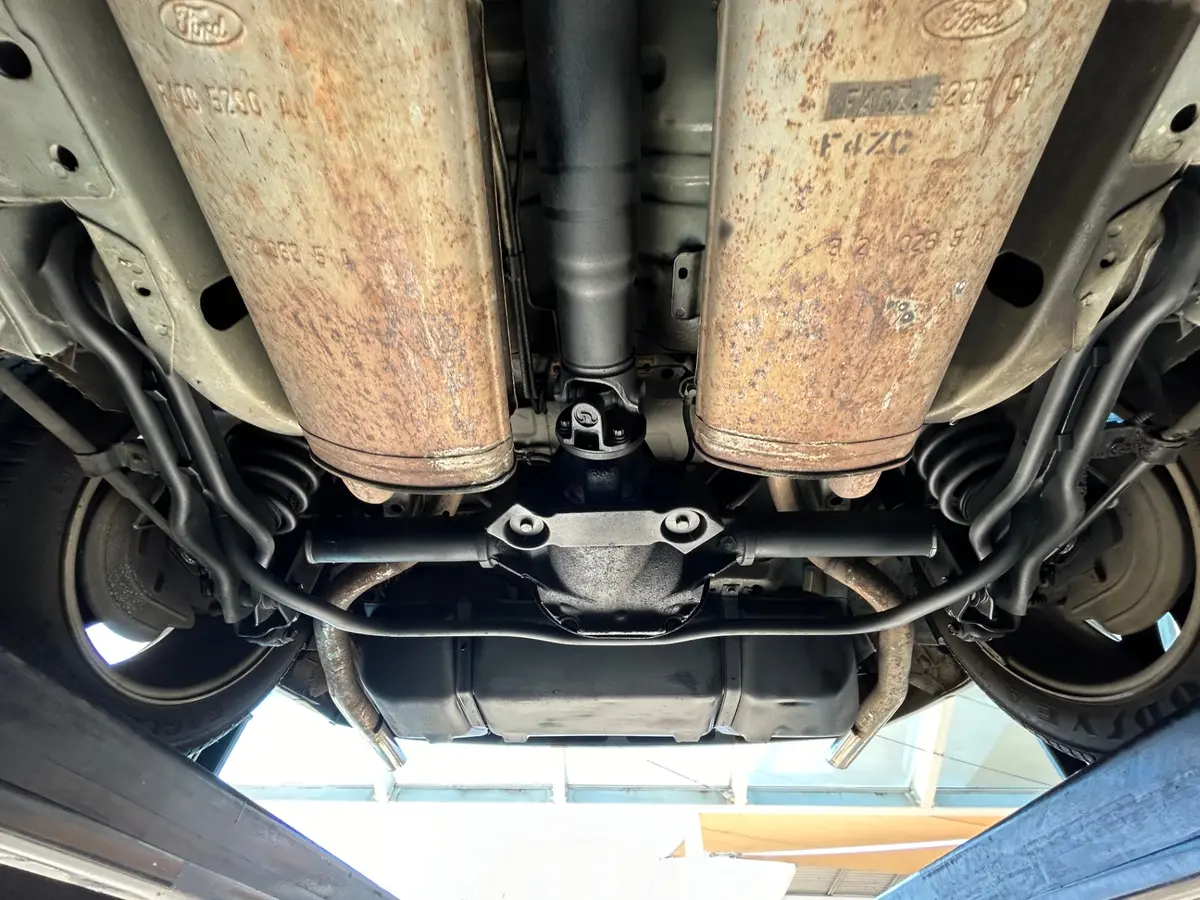 Vehicle photo 40