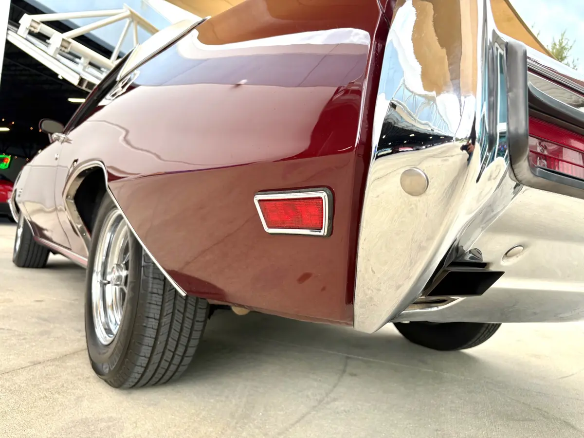 Vehicle photo 23