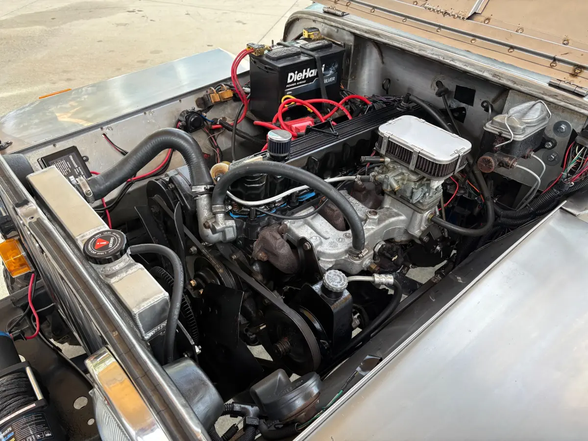 Vehicle photo 28