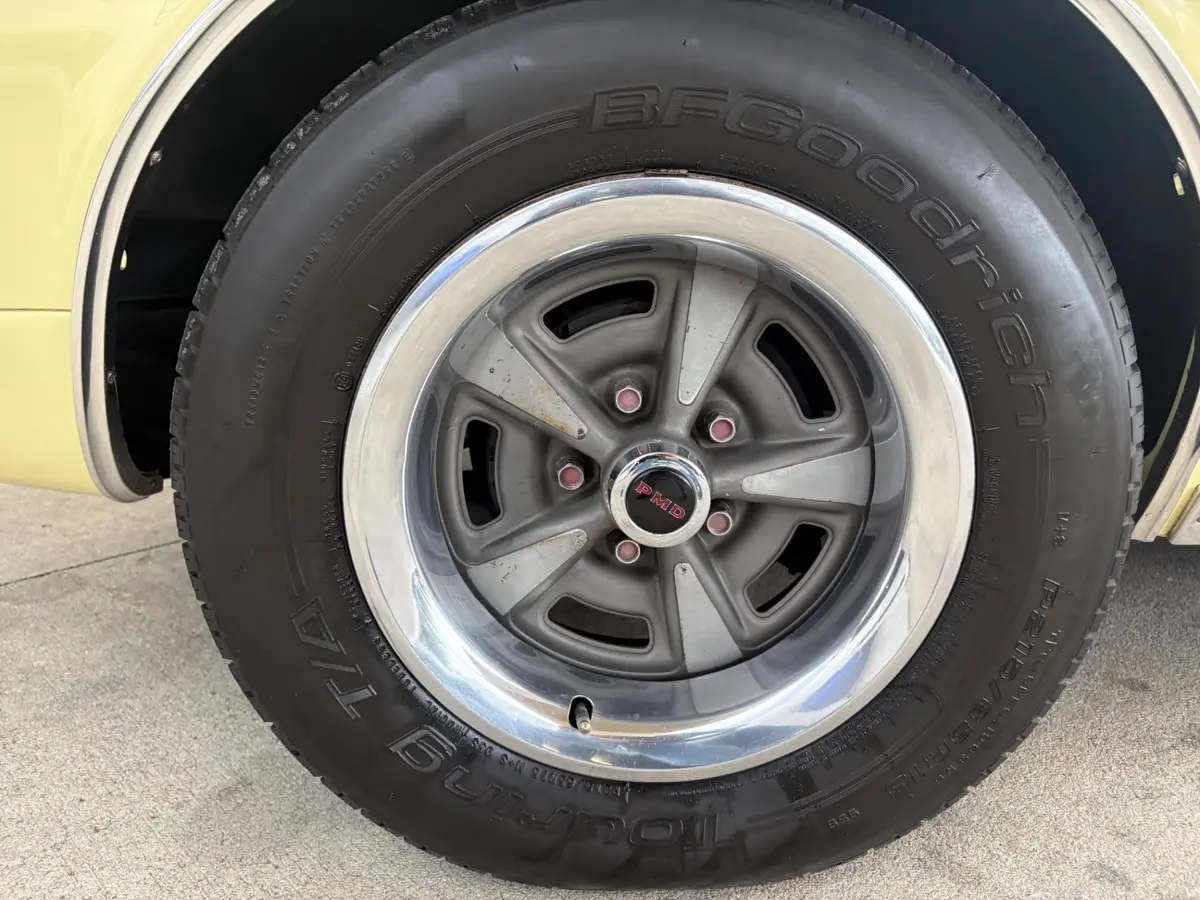 Vehicle photo 21