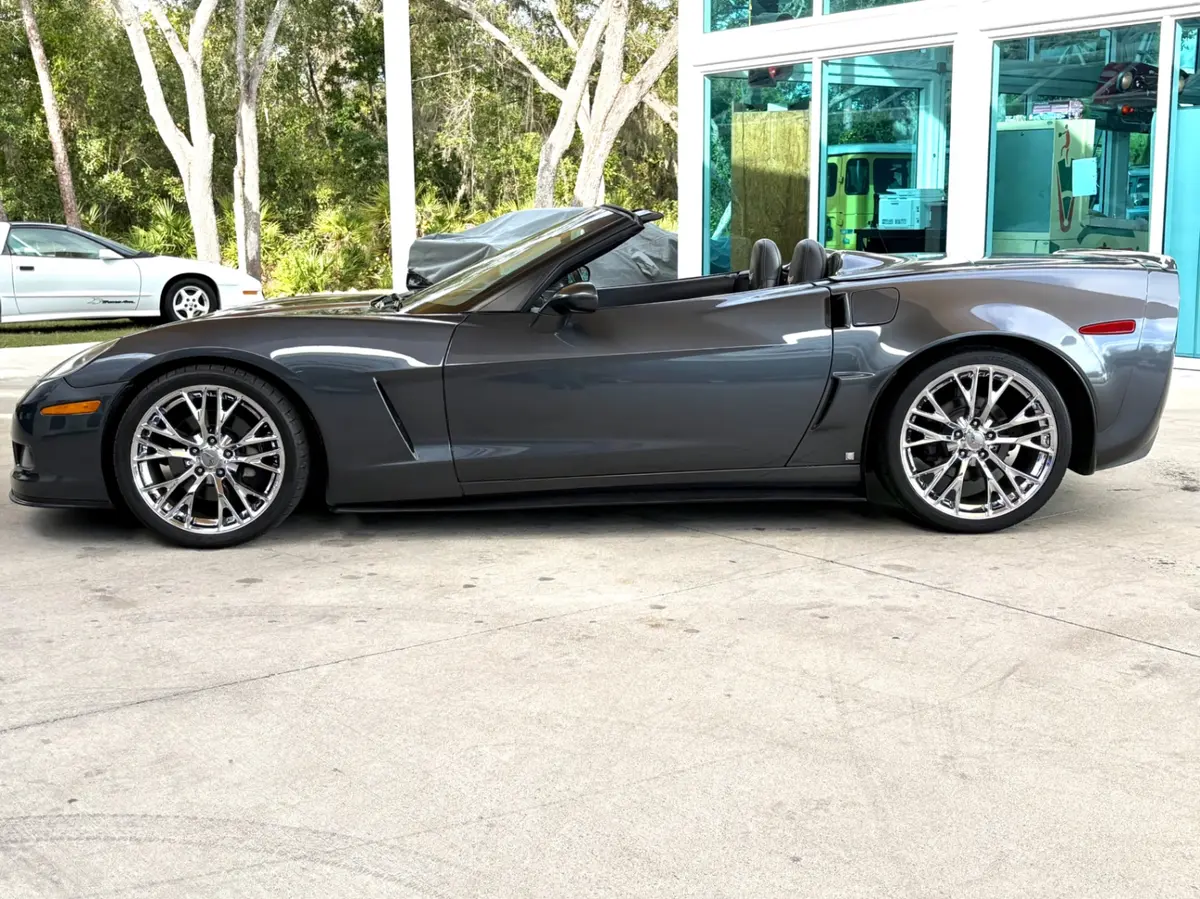 Vehicle photo 10