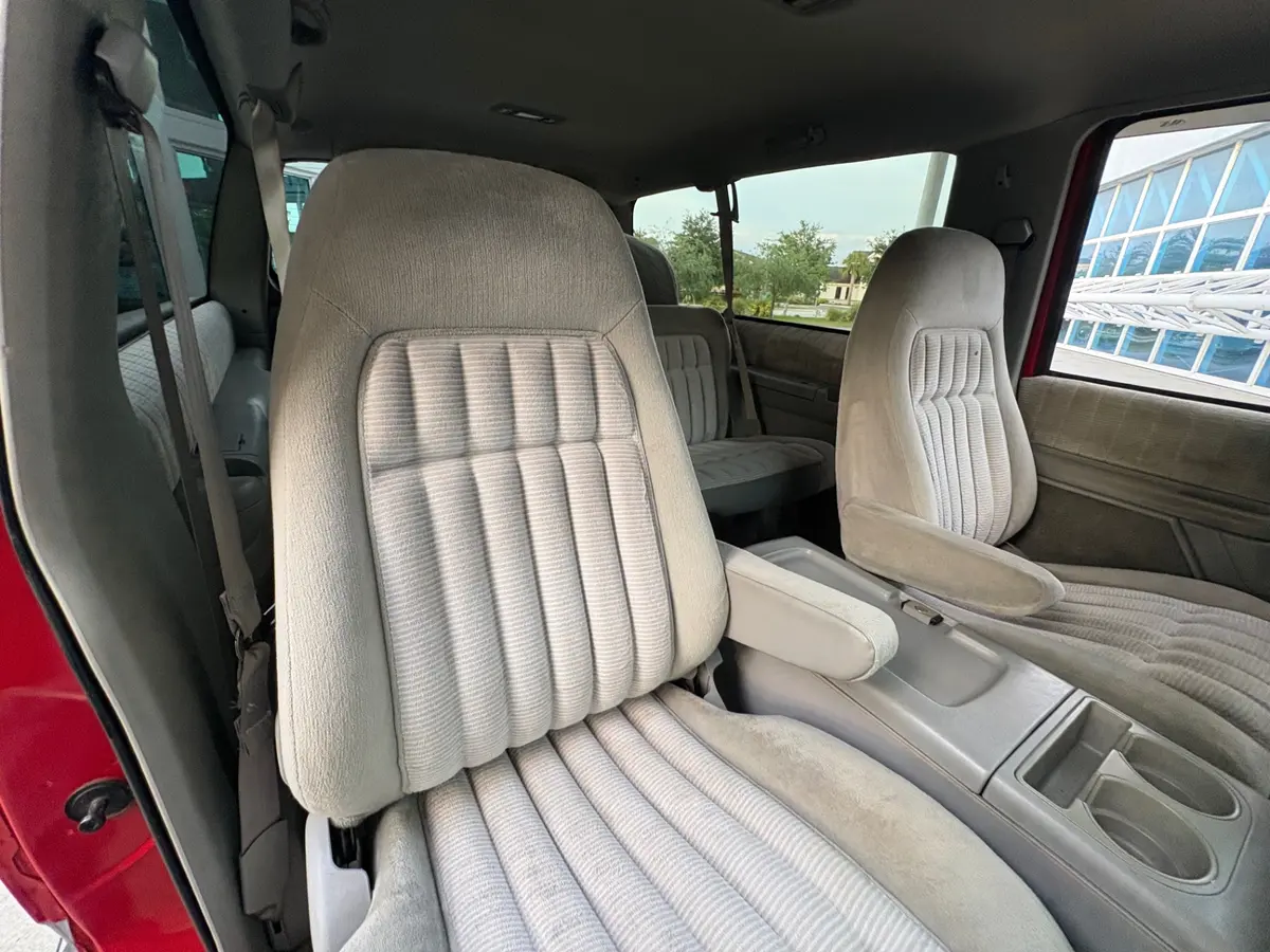 Vehicle photo 38
