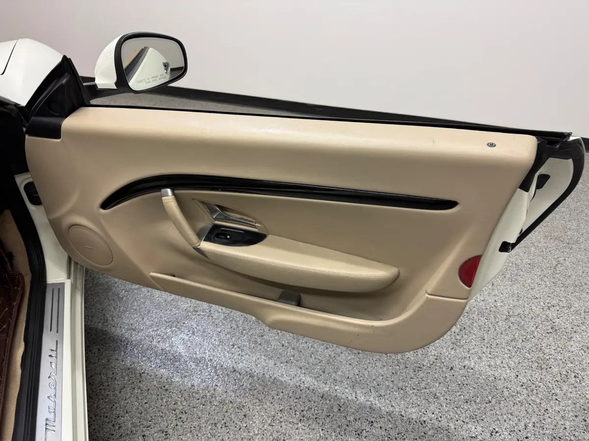 Vehicle photo 31
