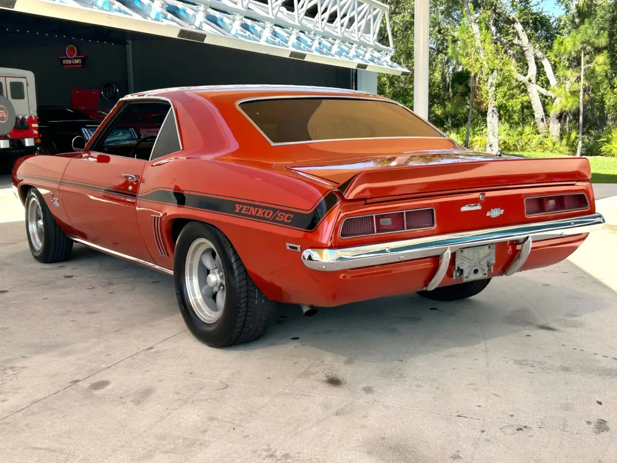 Vehicle photo 10