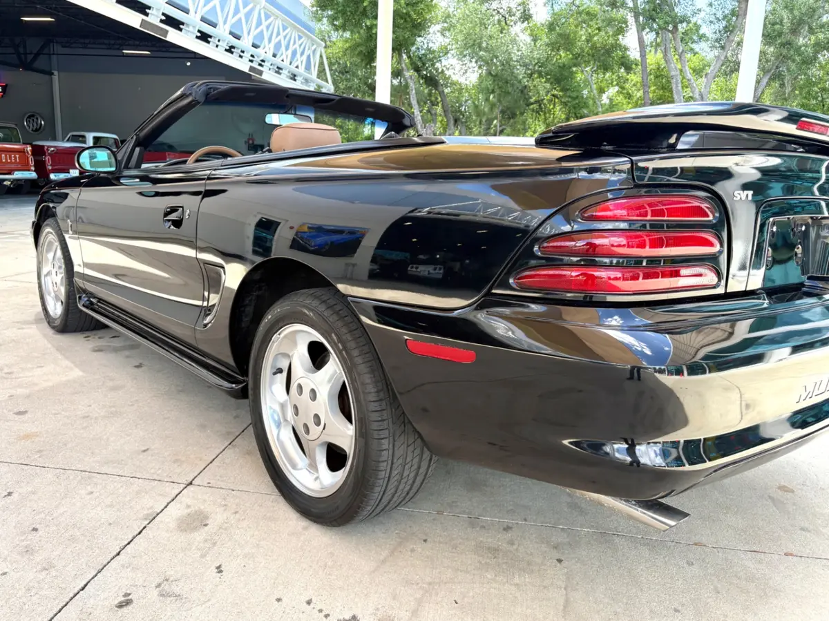Vehicle photo 15