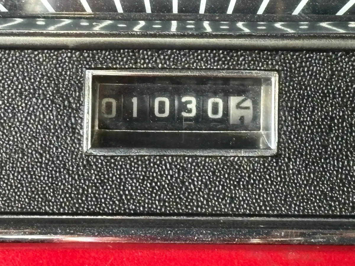 Vehicle photo 26