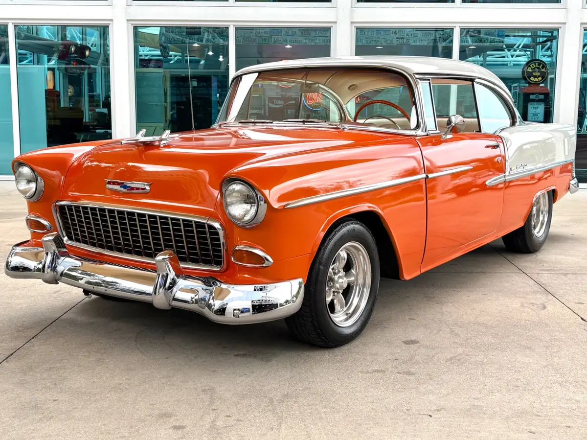 Vehicle photo 12
