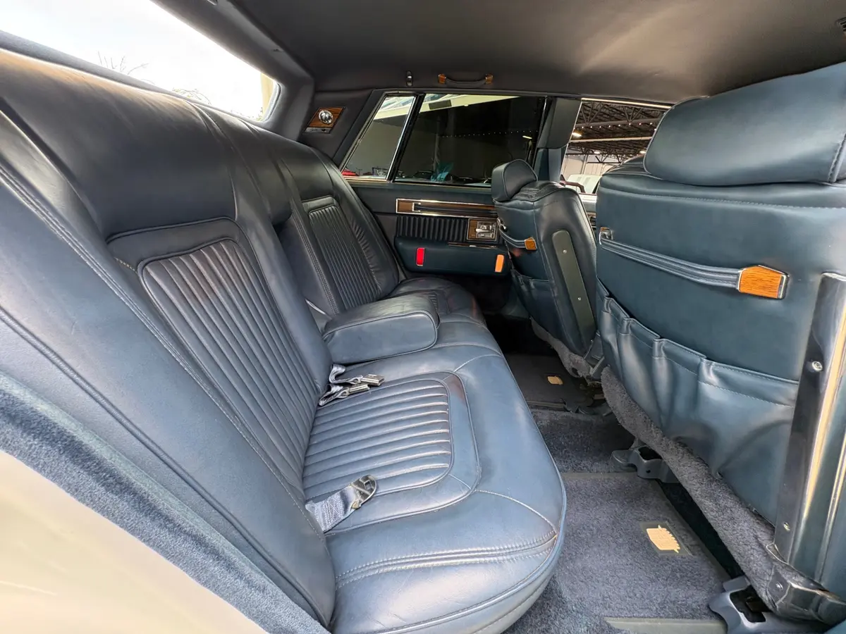 Vehicle photo 43