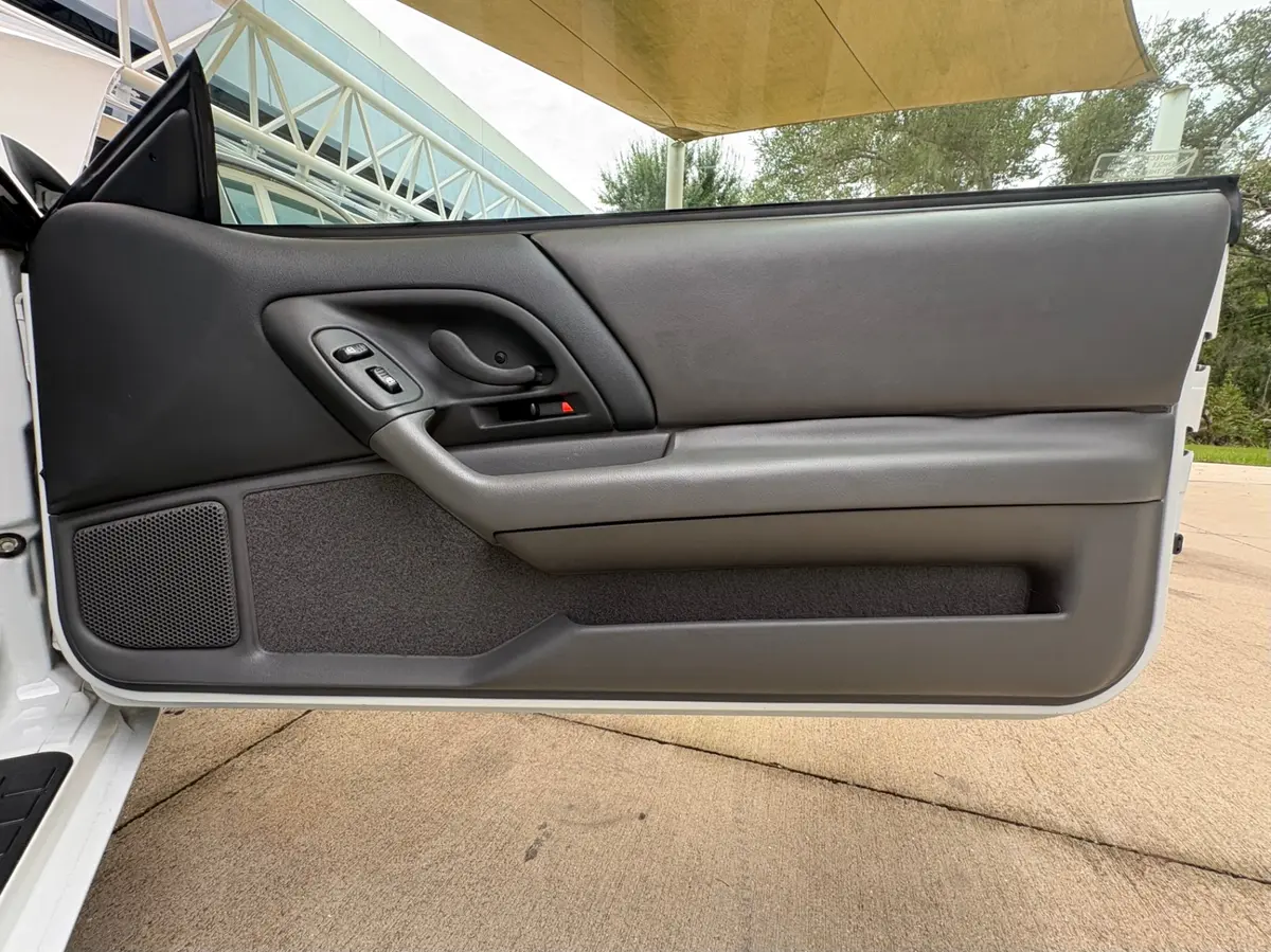 Vehicle photo 35