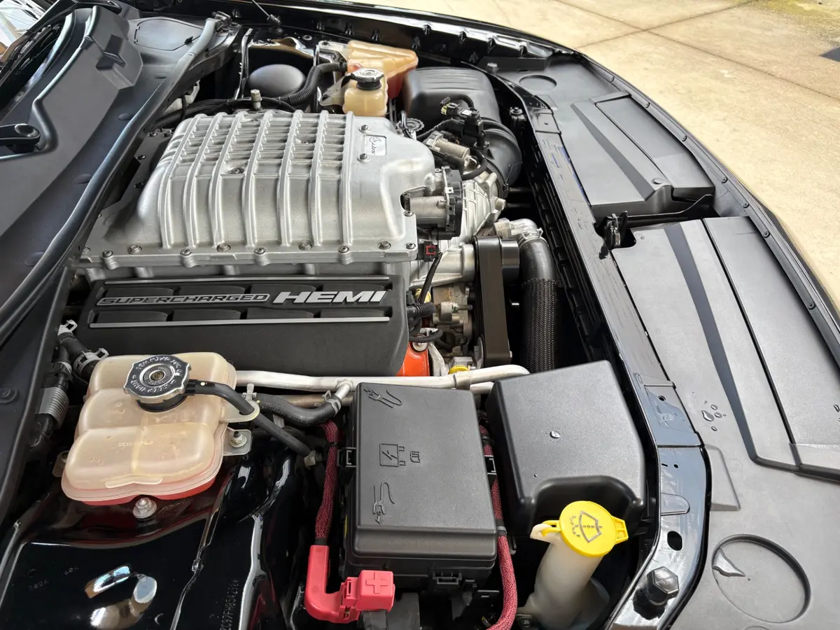 Vehicle photo 25