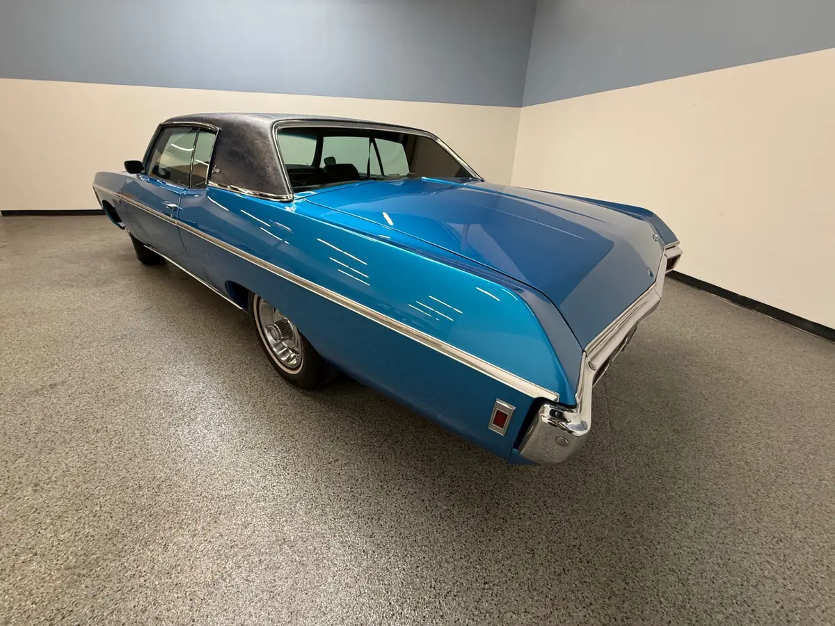 Vehicle photo 4