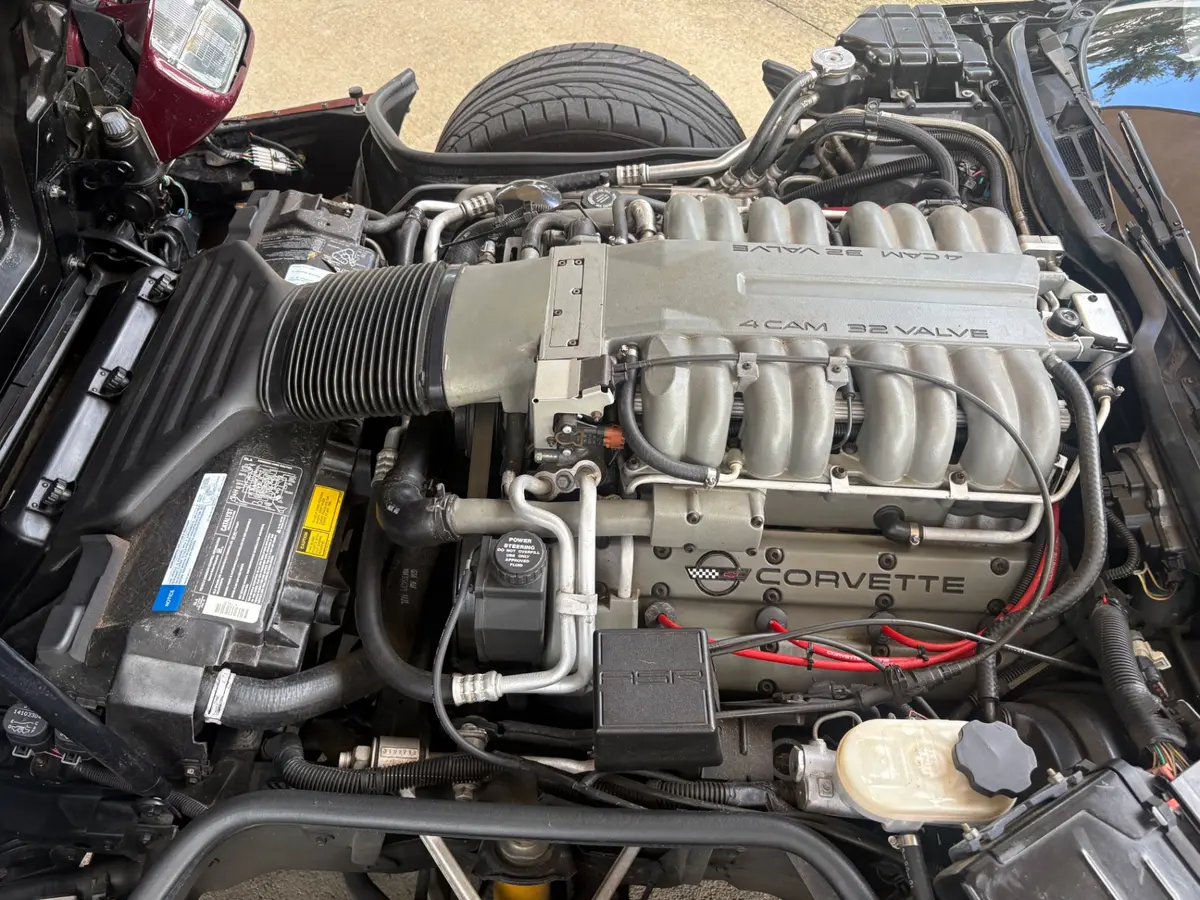 Vehicle photo 29