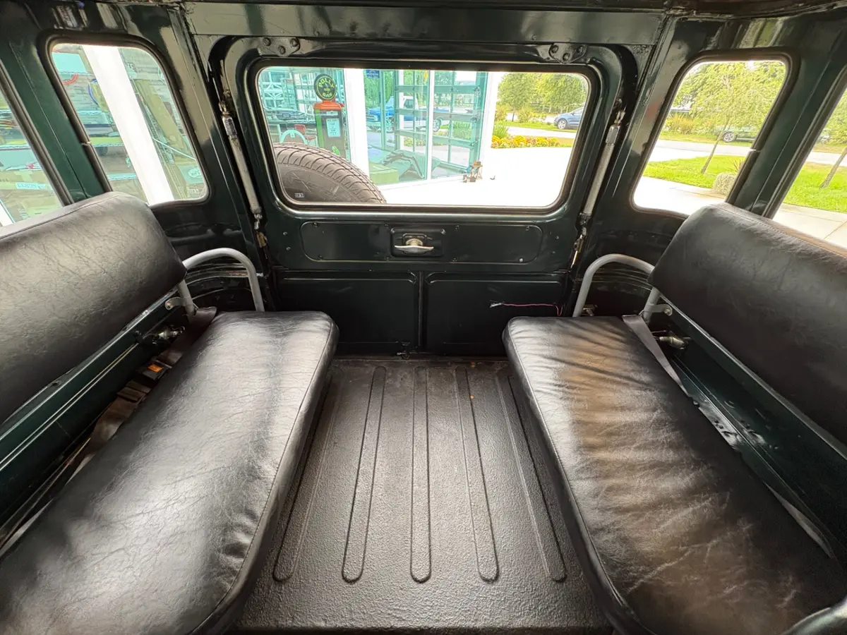 Vehicle photo 35