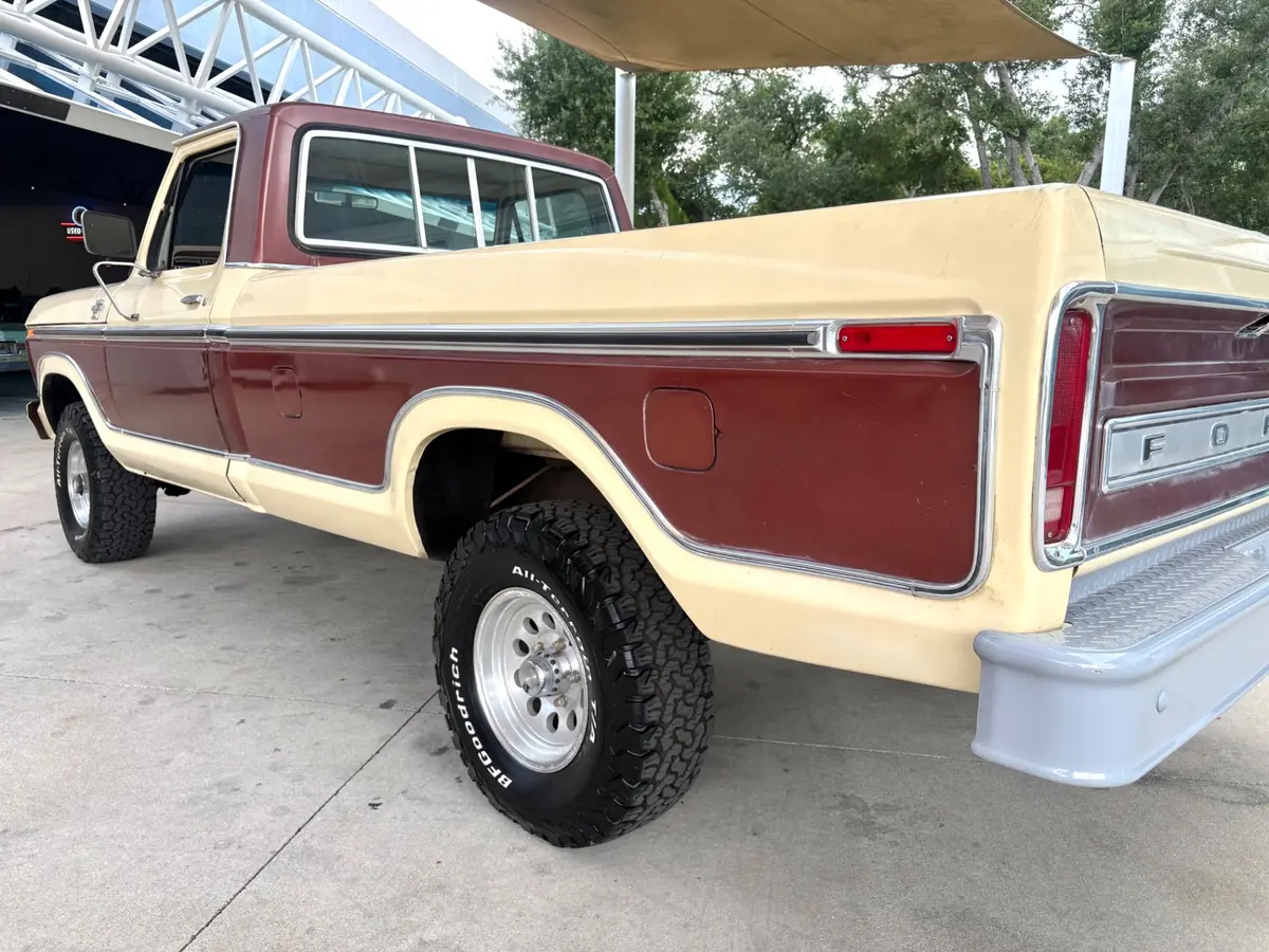 Vehicle photo 15