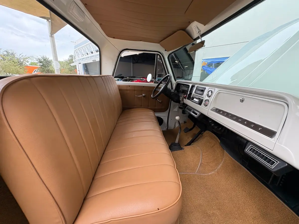Vehicle photo 38