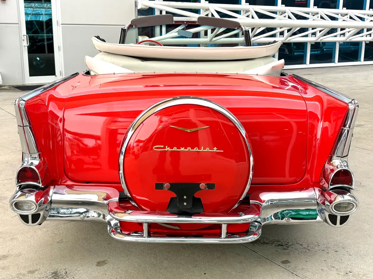 Vehicle photo 7