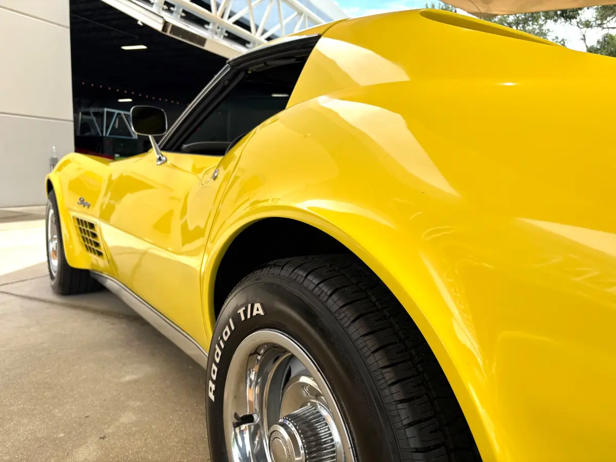 Vehicle photo 14