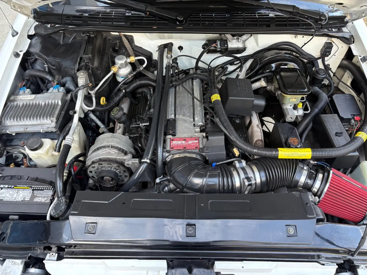 Vehicle photo 28