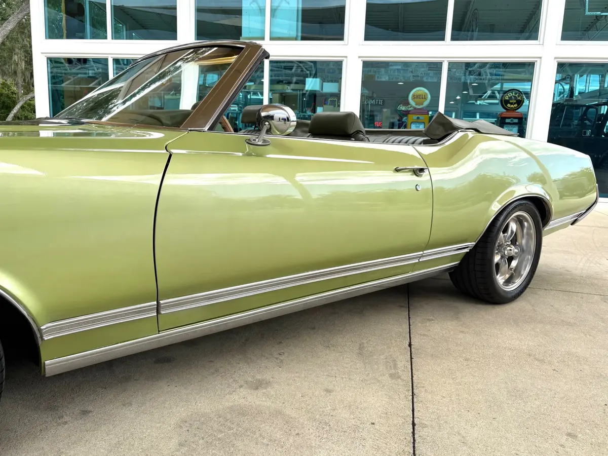Vehicle photo 13