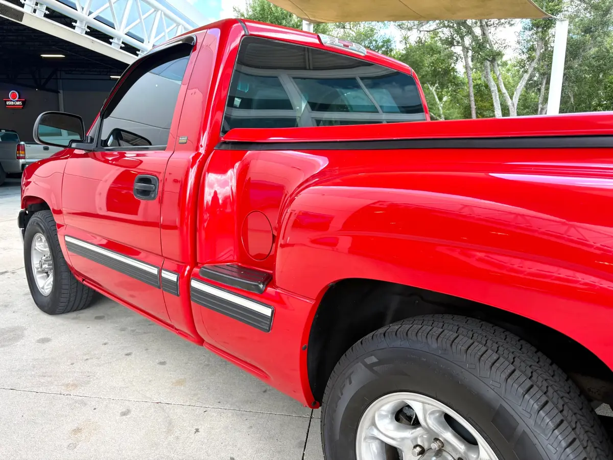 Vehicle photo 13
