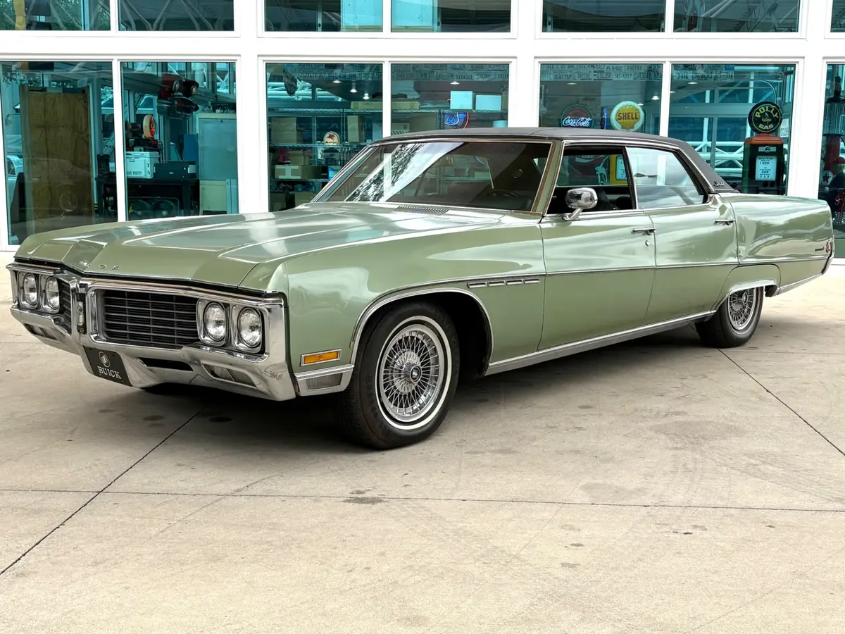 Vehicle photo 11