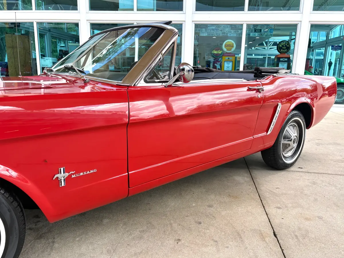 Vehicle photo 14